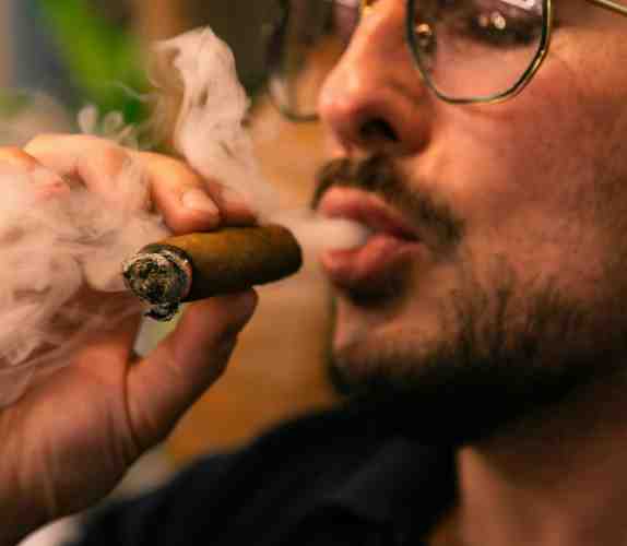 一支帕特加斯D4被点燃的瞬间，全世界似乎都安静了片刻